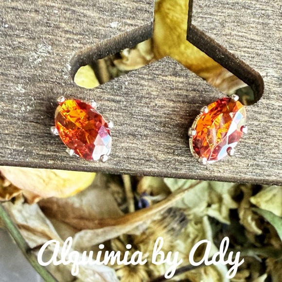 Alquimia Jewelry - Oval garnet stud earrings
